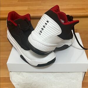 Jordan Men's Black and White Sneakers with Red Highlights
size 8
NWT
